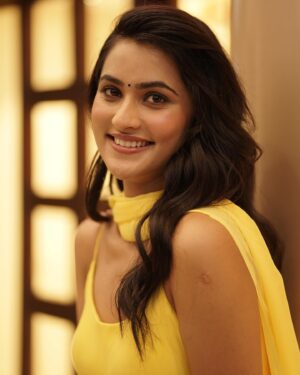 Sanchi Rai Instagram - ✨💛

📸- @devxdavid 
👗- @stylingbyvictor 
💄- @vinitatutejamua 
@zeemusiccompany 

#instagood #love #fashion #explore #explorepage #indian
