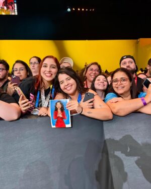Sandra Oh Instagram - Oi Brasil 🇧🇷! Eu te amo! ❤️
Had the great fortune to bring @invincible.hq S3 to CCXP with @gillian__jacobs and @walkingdeadrts and meet the amazing fans in Brasil! 🫶💚💛💙!!!
Have a wonderful holiday All! (More Brazil to come…)