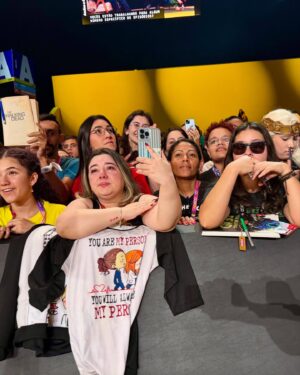 Sandra Oh Instagram - Oi Brasil 🇧🇷! Eu te amo! ❤️
Had the great fortune to bring @invincible.hq S3 to CCXP with @gillian__jacobs and @walkingdeadrts and meet the amazing fans in Brasil! 🫶💚💛💙!!!
Have a wonderful holiday All! (More Brazil to come…)