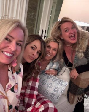 Sandy Yawn Instagram - Life, love, bdays and pjs 😍