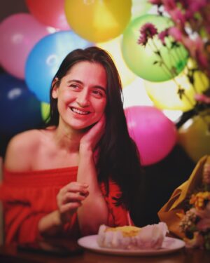 Sanjeeda Sheikh Instagram - Ok 
Start wishing #happybirthday 
Bahut saari #duas aur #pyaar chahiye ❤️😄