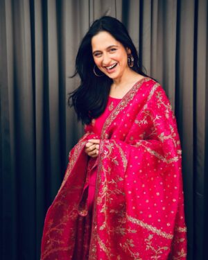 Sanjeeda Sheikh Instagram - Wearing @anfa_couture ❤️ 
Photographer @tanmaymainkarstudio 
Make and hair @shreyakiritmakeupandhair