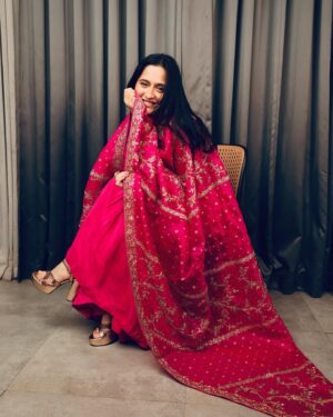 Sanjeeda Sheikh Instagram - Wearing @anfa_couture ❤️ 
Photographer @tanmaymainkarstudio 
Make and hair @shreyakiritmakeupandhair