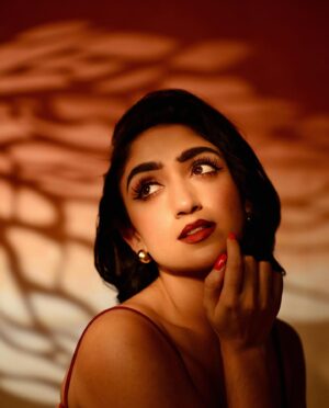 Sanjeeta Bhattacharya Instagram - Thanks for the nose, dad! 

Photographed by: @adriftinnature 
MUA: @kajalsood 
Hair: @anoop_hairstyles 
Styled by: @studio.workingrl @aanchalrai.1