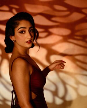 Sanjeeta Bhattacharya Instagram - Thanks for the nose, dad! 

Photographed by: @adriftinnature 
MUA: @kajalsood 
Hair: @anoop_hairstyles 
Styled by: @studio.workingrl @aanchalrai.1