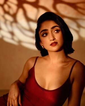 Sanjeeta Bhattacharya Instagram - Thanks for the nose, dad! 

Photographed by: @adriftinnature 
MUA: @kajalsood 
Hair: @anoop_hairstyles 
Styled by: @studio.workingrl @aanchalrai.1
