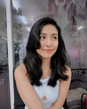 Sanya Lopez Instagram - Happy new hair…✨
Thank you mamang @rjdelacruz 😘