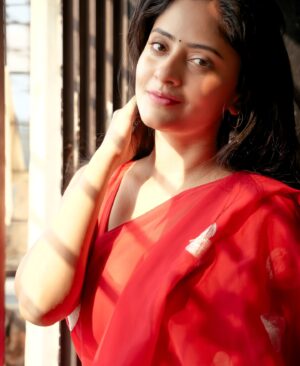 Sanya Thakur Instagram - it’s the love story I wear on my skin. #saree 
.
.
#traditional #indianfashion