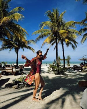 Sara Prata Instagram - Dias de margaritas, mergulhos, sol, amor e amigos. Tudo certo para a despedida de 2024 🌴♥️