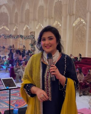 Sara Raza Khan Instagram - Do we Perform for Wedding Shows ??? Yes we do but Only for The Families who are in Love with TRUE Music 🎼 and feel The Essence of Melodies 🎶🧿🥰💕 Lovely Grand Wedding Event for a Beautiful Family ☺️ Loved Sharing my Music for u all 🎼. #sararazakhan #sararazakhanmusic #sara #music