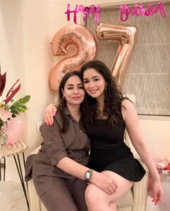 Actress Sara Tendulkar HD Photos and Wallpapers October 2024