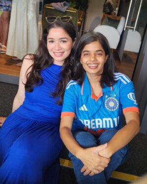 Sara Tendulkar Instagram - ~ washed out and feeling blue (in the best way possible)⛈️💙🦋

@queensland 
@visitbrisbane 
@australia 
#hosted