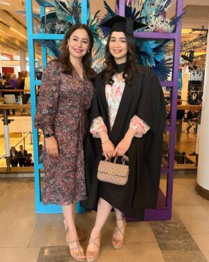 Sara Tendulkar Instagram - just got 1 degree hotter🔥🤭🎓