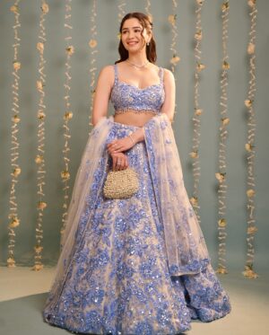 Sara Tendulkar Instagram - Beautiful evening in @seemagujraldesign @kalamandirjewellers @seternals.krishasheth ✨

Styled by @ekalakhani