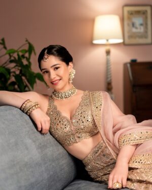 Sara Tendulkar Instagram - in @arpitamehtaofficial & @birdhichand 💕

Styled by @ekalakhani ✨