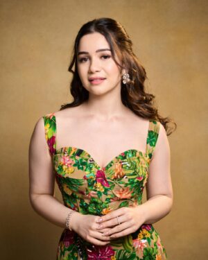 Sara Tendulkar Instagram - How I love being a woman🫶🏻🫶🏻🫶🏻🫶🏻 Happy Women’s Day!

Wearing  @nanditamahtanilabel @nanditamahtani 
Jewellery @vasundharajewelry

Styled by @ekalakhani 
Style Team @arzoonagraik @itsfatimabaluch @deepikatiwarii @isha_bhatye

📸 @dieppj 
💅🏻 @trendsetter_for_nails 
HMU @sapna_celebritymakeupartist @aryan.mhatre07