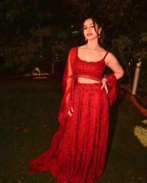 Sara Tendulkar Instagram - मेला Rouge💃🏻🎡🎠✨

Wearing @nitikagujralofficial
Jewellery @tyaanijewellery 
📸 @portraitpundit 

Styled by @ekalakhani
Style Team @itsfatimabaluch @arzoonagraik @deepikatiwarii