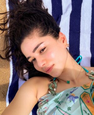 Sara Tendulkar Instagram - ~ a day at the beach🐚🏝️🥥⛱️🐕