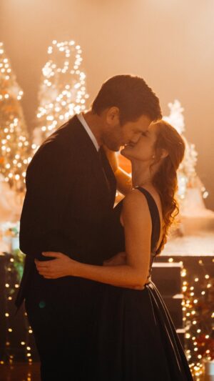 Sarah Drew Instagram - Have you listened to @thesarahdrew on @theawesomebusiness podcast yet??? 🎙️

We had a blast talking Mistletoe Murders on @hallmarkplus and our work together...or her work & my laughing fits! 🤣

Check out the podcast on Spotify, Apple or I ❤️ Radio & YouTube, give it 5 ⭐️ & subscribe!!! Thanks guys & Happy New Year!!!! 🎊 

#sarahdrew #greysanatomy #mistletoemurders #twinklealltheway #chuck #hallmark #lifetime #captainawesome #theawesomebusiness #newpodcast