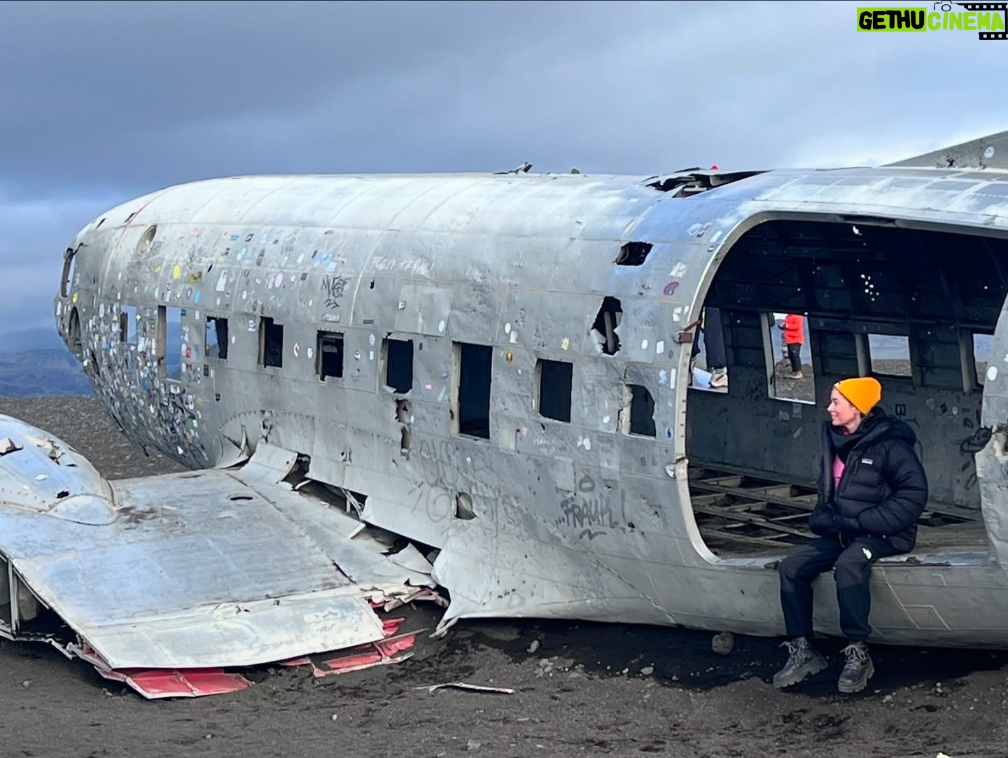 Sarah Felberbaum - 30.1K Likes - ICELANDIC PHOTODUMP
La prima foto riassume la mia reazione alla notizia. Tutte le altre sono un riassunto di quanto sia bello viaggiare e vedere il mondo insieme a quel biondo lì. Che amiamo un po’ tutti. (Si si è anche vostro, lo amate anche voi bla bla bla 😂)
Spero di avervi regalato un po’ di bellezza e se potete, andate a scoprire questa terra meravigliosa.