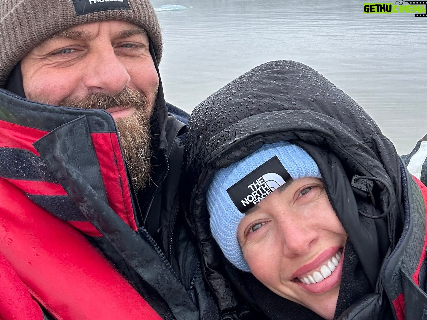 Sarah Felberbaum - 30.1K Likes - ICELANDIC PHOTODUMP
La prima foto riassume la mia reazione alla notizia. Tutte le altre sono un riassunto di quanto sia bello viaggiare e vedere il mondo insieme a quel biondo lì. Che amiamo un po’ tutti. (Si si è anche vostro, lo amate anche voi bla bla bla 😂)
Spero di avervi regalato un po’ di bellezza e se potete, andate a scoprire questa terra meravigliosa.