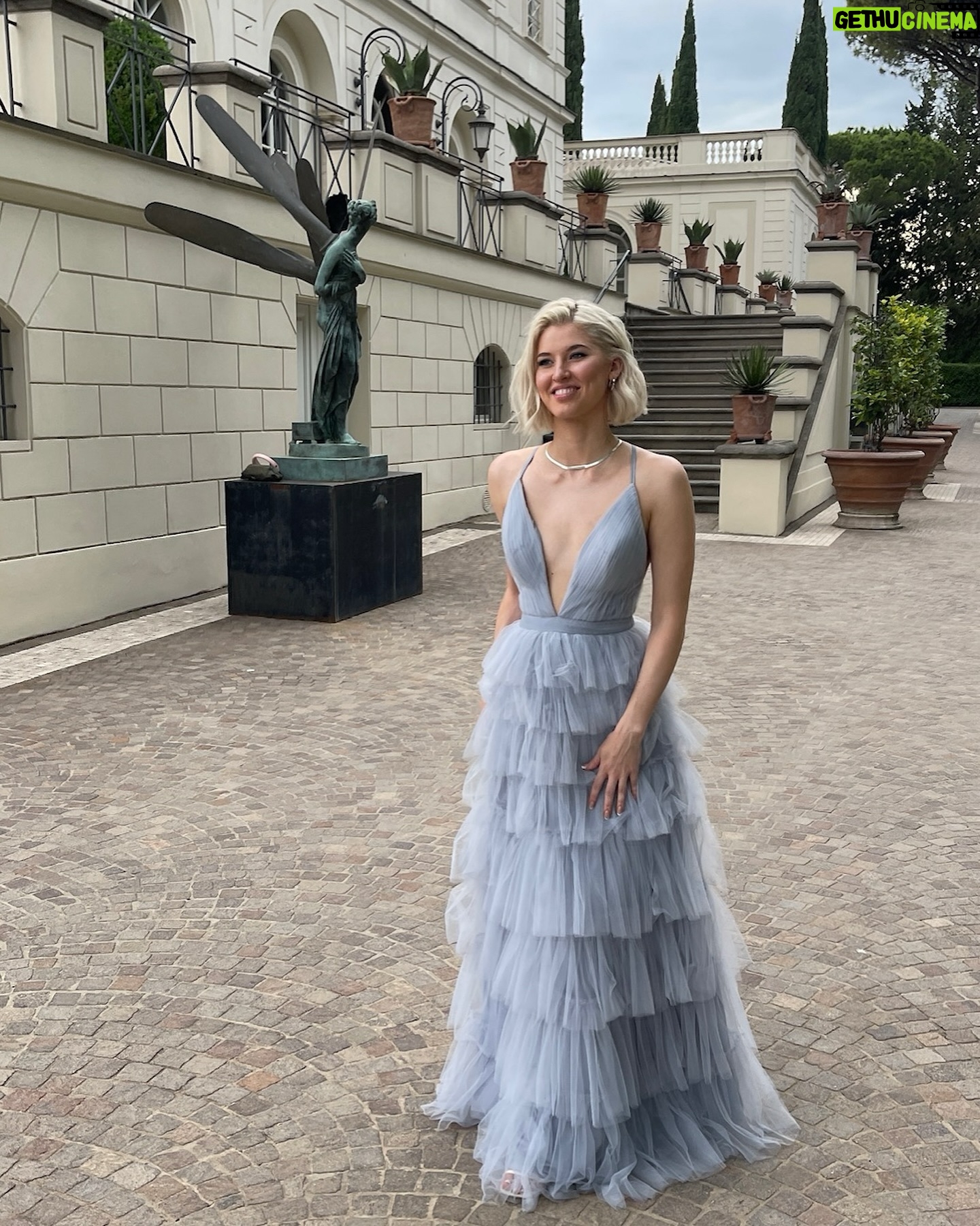 Sarah Grey - 19K Likes -