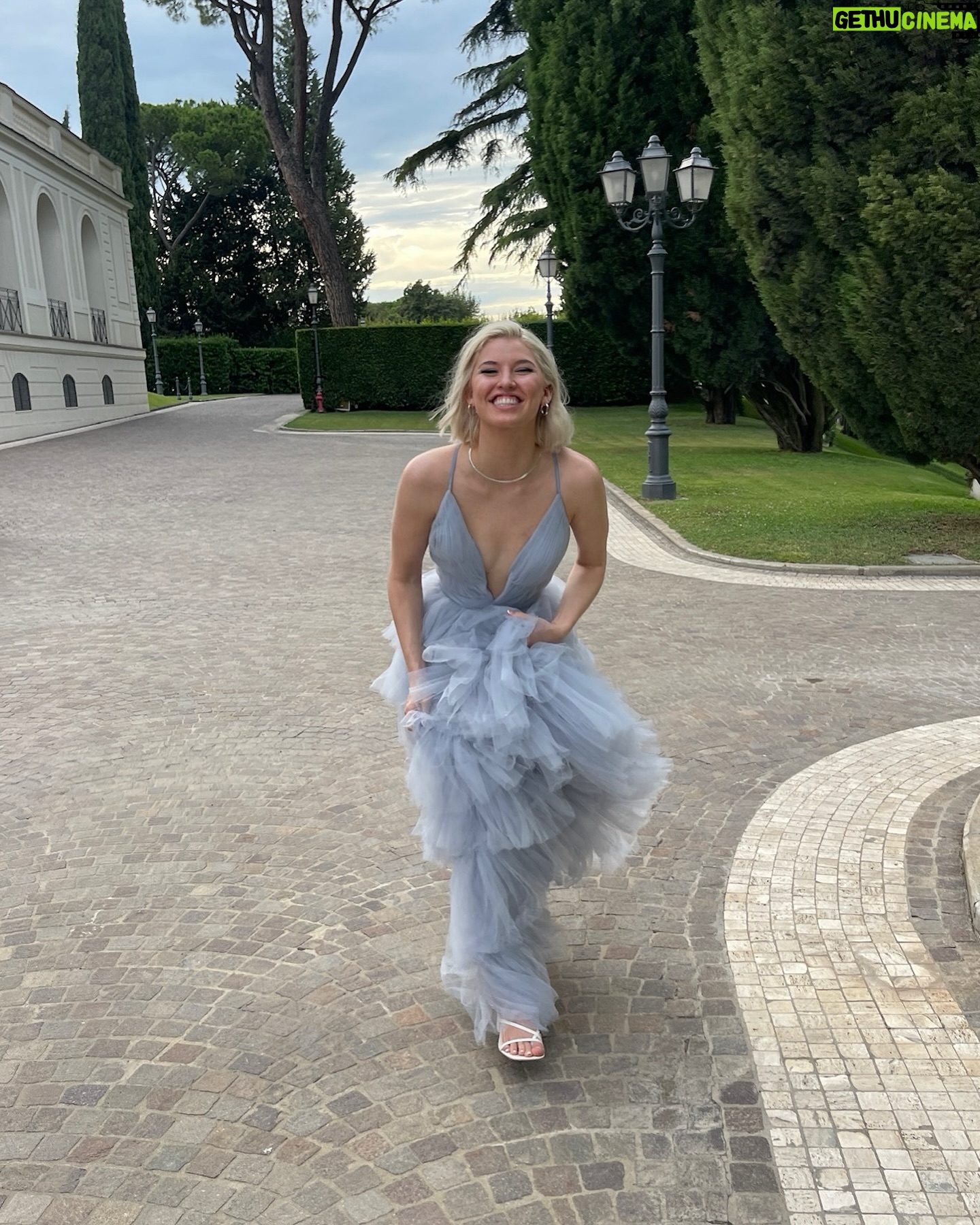 Sarah Grey - 19K Likes -