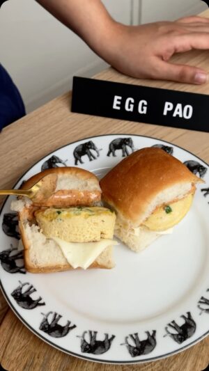 Sarah Hussain Instagram - Egg Pao but fluffy and better 😌

Ingredients- 
4 eggs
Salt
Pepper
Peri Peri Powder / laal mirch
Chaat Masala
Spring Onion
Any baking tray works
Add a little water in other container while you keep it in the oven at 160 Degree for 50mins. 🥰

Enjoy it with some pav/ burger bun, and mayo. 🥰 #ZingyZest #Egg #highprotine #tasty #eggrecipes