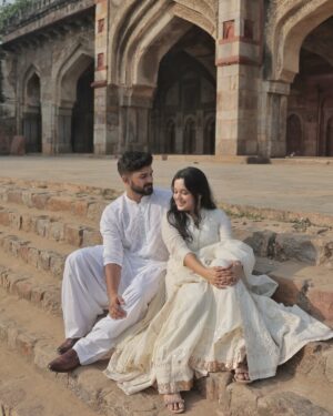Sarah Hussain Instagram - 11 months down, and turns out we’re pretty good at this whole marriage thing. 🪴
.
As we are about to complete a year of being married, and 8 years of being together, please keep in mind that relationships look great in these aesthetic pictures, but making a marriage work is a whole lot of work. You will love, you will surprise one another, you’d miss home, you’ll fight, you’ll argue, and at the end it’s only the respect and love that’ll take the relationship forward, and make it stronger. 🙌🏻

Throwback to our pre wedding pictures. 🥰 #ZingyZest