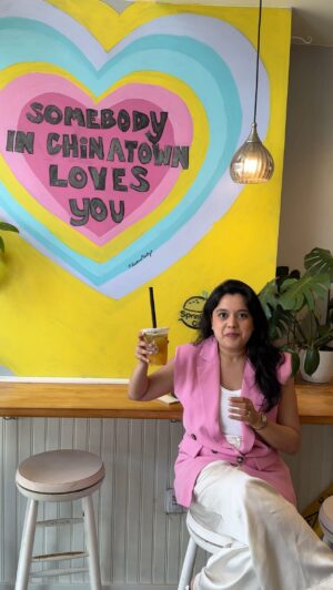 Sarah Hussain Instagram - Chinatown in NYC is a must visit. Here, you can also find many vegetarian/vegan options to choose from! My favourite had to be the Spicy Vegetable Chilli Corn Cakes! 🔥🌽
I had never tried something like this before! 
What made my experience even better? Actually talking to the chef about the preparation of the food in their local language!

@samsungindia
#Collab #GalaxyAI #GalaxyS23 #Samsung #Flipkart #SamsungGalaxyS23SeriesonFlipkart #NewYorkCity #NewYork #ChinaTown  @flipkart