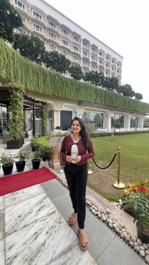 Sarah Hussain Instagram - Loya at Taj not only impressed me, but also my mother in law ( difficulty level: Hard ) 

.
#ZingyZest #TajHotel #LuxuryDinning