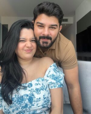 Sarah Hussain Instagram - Cute selfies, with a cute boy. ✨ #ZingyZest #Cute