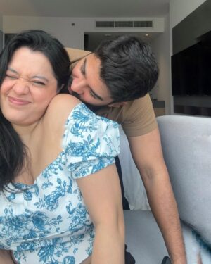 Sarah Hussain Instagram - Cute selfies, with a cute boy. ✨ #ZingyZest #Cute
