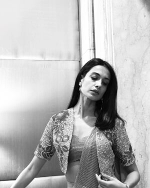Sarah Jane Dias Instagram - I am the vision board.
.
#dreamsdocometrue 
.
@charuparasharofficial
.
📸 @muskaan__k