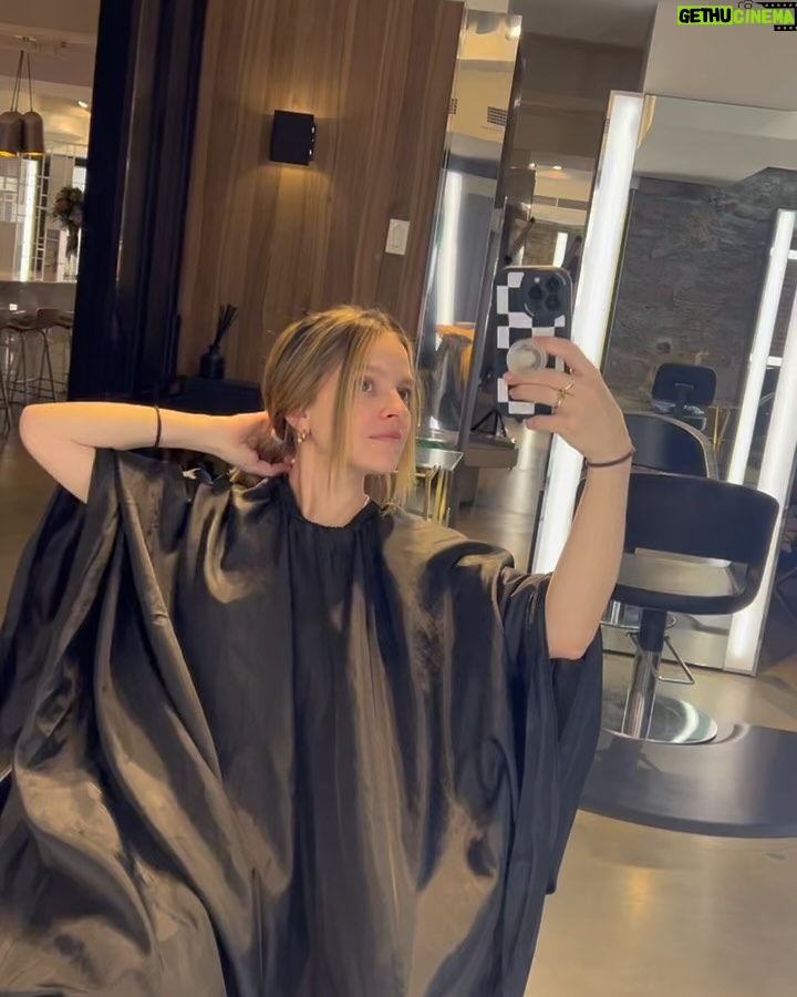 Sarah-Jeanne Labrosse - 11.6K Likes - Abcdaire 2024 ou comment augmenter mon temps dβΓ©cran. ππΌβ€οΈ
Amour, allaitement, avion, amitiΓ©s
BΓ©bΓ©s, briques, Brittany Howard, BΓ©ryl
Cheveux courts, chantier, Claudie, chaos
Drum vert, dents, DME, danse, dodo
Encore, Γ©quipe, enfants pas de faces
FaceTime, famille, fièvre, Floride, Felixon
Gastro, gaufres, garderie, gardiennage, gens fΓ’chΓ©s
Hiboux, hockey, Halloween, hip-hop
Immitations, ibuprofène, impatiences, immense joies
Jamais toute seule, Juju, jazz
Ketchup, KM de runneur
Let it go, LΓ©o pis Lala, livres , la familia
MΓ©tro, musique, Marcan, mal partout
Nike running club, Nina Simone
Osheaga, organisation, Olaf, ongles
Piscine, père-Noël , pelleteuses, pata pata
Quarantième, questions, quoi?
RΓ©volution, rires, Ramacieri, Renard
Sinus rinse, skate parc, Samo, surstimulΓ©e
Toit ouvrant, tire-lait, Timbits aux cerises
Une tonne de lavage pis de gratitude
Vomir Γ Hot ones, vitesse, voisinage, voisin Totoro
Wow Γ tout , wagons (passion train)
Xylophone (pour vrai)
Youpi elle marche!
Zoo, zinc, ZoΓ©, zzzzzzzz
Le crΓ©dit idΓ©e de lβan faire annuel revient tjrs Γ @la_larochelle π