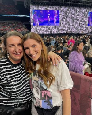Sarah Levy Instagram - Thank you @taylorswift for the most epic night with arms full of friendship bracelets ✨