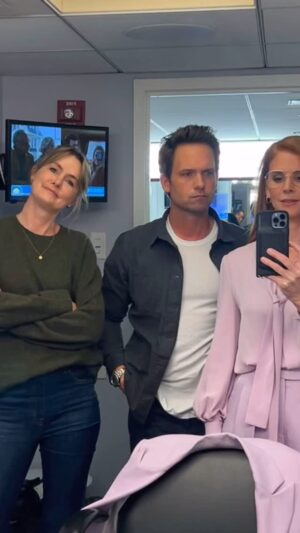 Sarah Rafferty Instagram - Pinch me. @suitssidebar takes NYC. 2016 meet 2024…🕰️
Thank you @siriusxm @kikishrader @patrickjadams 💕💕💕
Friends, please follow and subscribe wherever you get your podcasts! And send us your questions at Sidebarpodcast@siriusxm.com!