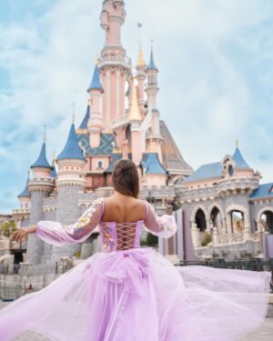 Sarah Sarosh Instagram - made my princess dreams at Disneyland come true🦋👸🏽✨
Thankyou @josecube_official_page for making this beautiful gown! It was PERFECT💕😍
•
Shot by @sou_in_paris ✨
Edited by @amit_dey_photography ✨
•
Tickets for Disneyland booked via @headout ✨
•
•
#SarahinParis #TravelWSar #DisneylandParis