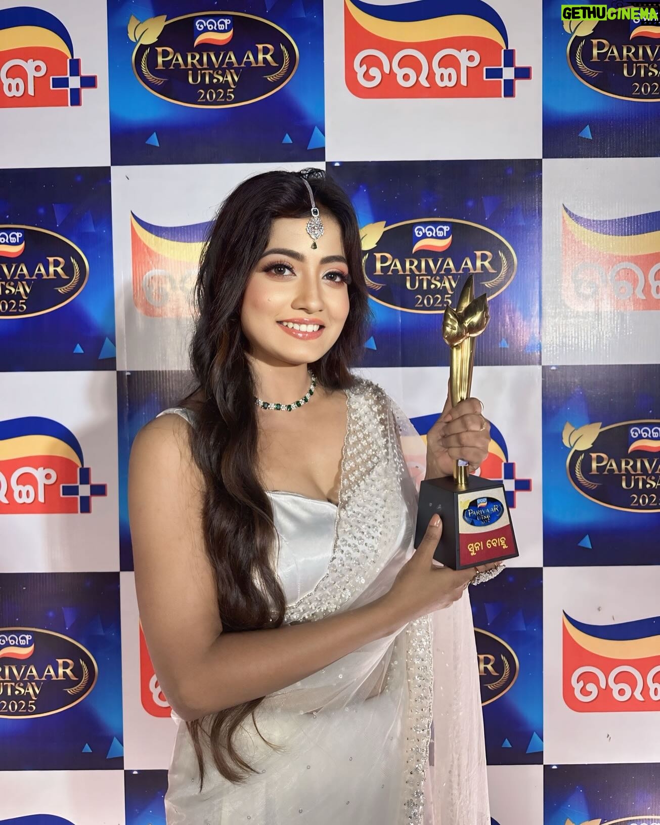 Sasmita Piyali Sahoo - 10.3K Likes - Can’t get over it❤️..
2025 is already the best one for this award✨..
.
.
#picoftheday #tarangparivaarutsav2025 #bestbohu #award #win #odiagirl #actress #love #live #life #happiness #newyear #positivity #instagram #sasmitapiyalisahoo