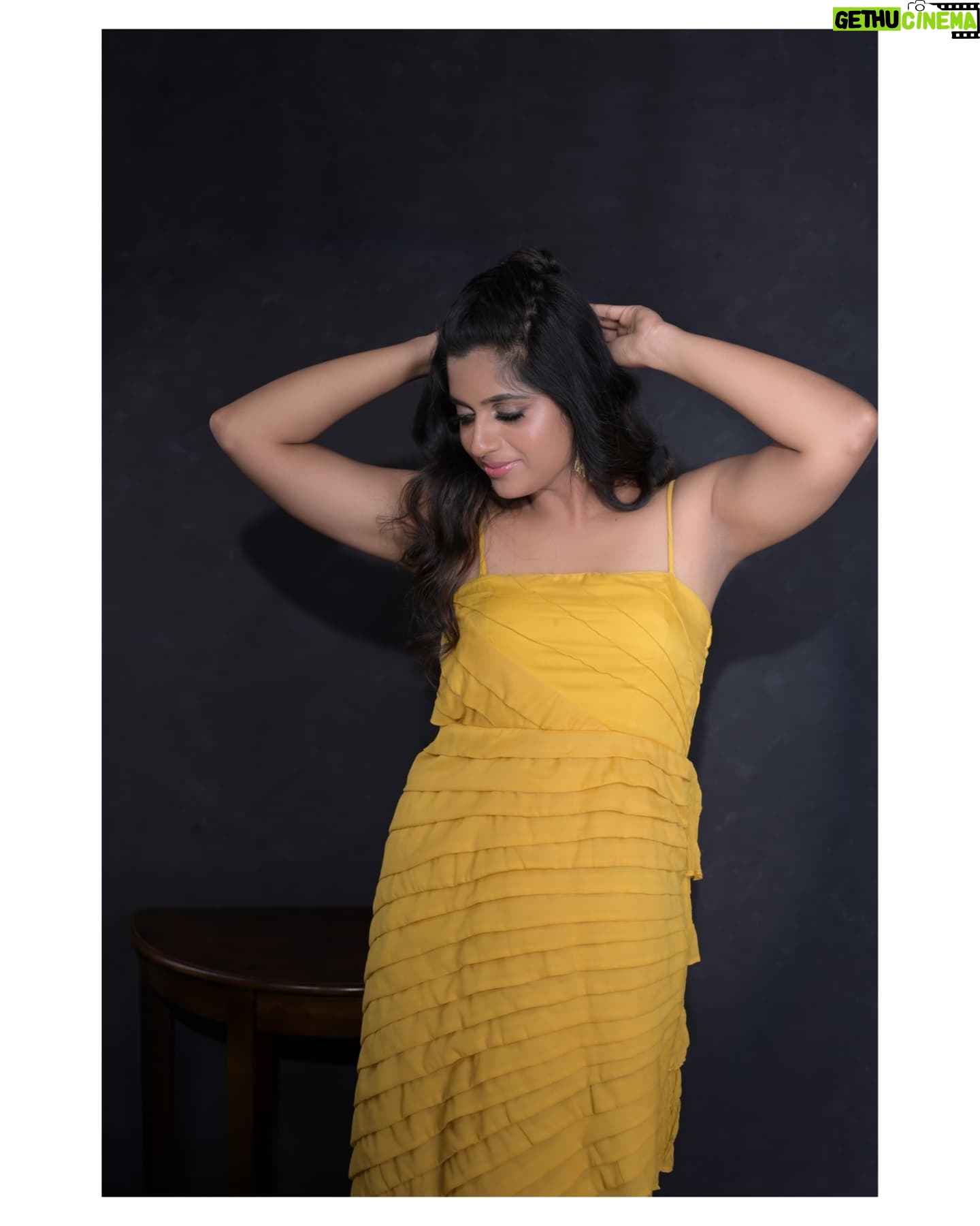 Sathya Devarajan - 9.2K Likes - Own your shine, It's contagious 🌟🦋
.
.
.
.
#sathya #instagood #westernstyle #sareelove #tamilactress #edhirneechal #suntv #aadhirai #kollywood #simple #tamilheroine #sathyadevarajan