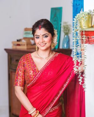 Sayantani Ghosh Instagram - 🌷Pujo …. 
.
#pujo #durgapuja #navratri  #indianfestival #celebration #saree #sareelove #sareelovers #love 
.
📸 @tejas.kudtarkar 
.
Saree @eternitybysakshi
