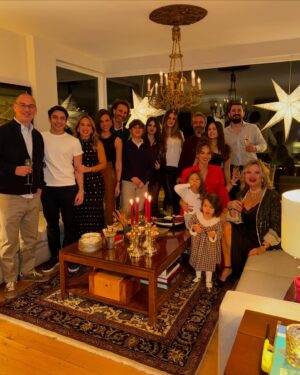 Seda Bakan Instagram - Herkese sağlıklı, mutlu ve huzur dolu bir sene diliyorum 🎄❤️

I wish everyone a healthy, happy and peaceful new year 🎄❤️