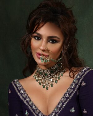 Seerat Kapoor Instagram - Queens don’t compete, they empower 👑⭐️

Wearing: @swathiveldandi_official 
Jewellery: @mangatraineeraj 
Styled by: @officialanahita
Makeup: @makeupbykamaljeet 
Hair: @mold_by_akhil 
Style team: @pranathivarma.k 
Pic: @pranav.foto 
Asst: @varmaa.28