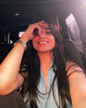 Sehar Khan Instagram - Swipe right... right and keep swiping! Oops too many pics but who’s counting🤨🤔