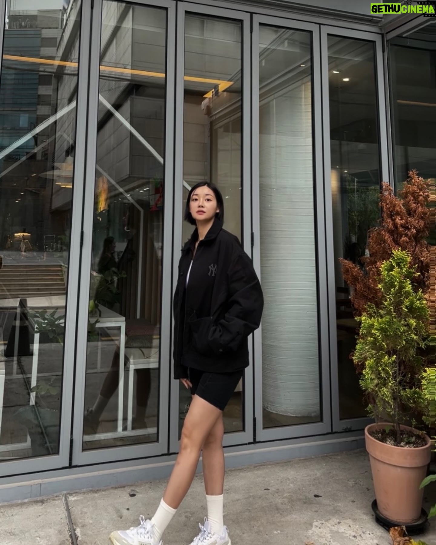 Seo Yu-na - 6.2K Likes - #협찬
갑자기 추워진 날씨에 요즘 나의 운동룩 아우터 #MLB워크자켓 🤎
안에 얇은 패딩감이 내장되있어서 겨울까지
#데일리아이템 장착 ✨🪽
@mlbkorea @mlbcrew_kr
#MLBKOREA #MLBCREW
#MLB워크자켓 #워크자켓