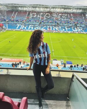 Seray Kaya Instagram - Kazandık Baba! 
 ✨🤍 
@trabzonspor 
#trabzonspor