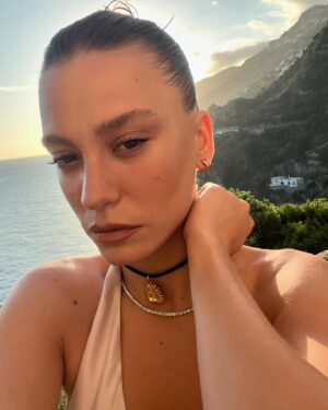 Serenay Sarıkaya Instagram - Fifty shades of me🥂🤍 #lastcouplemonths 🙄