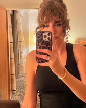 Serenay Sarıkaya Instagram - Fifty shades of me🥂🤍 #lastcouplemonths 🙄