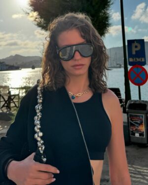 Serenay Sarıkaya Instagram - Fifty shades of me🥂🤍 #lastcouplemonths 🙄