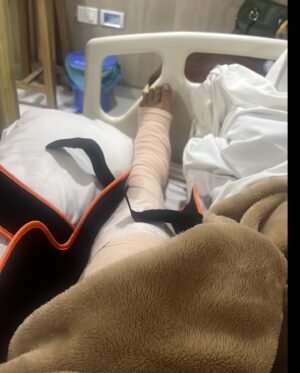 Shafaq Naaz Instagram - “Life threw me a curveball recently, As you all know I injured my knee and I had to undergo ACL surgery. It’s been a tough journey but I’m ready to tackle recovery with strength, determination and taking one step at a time♥️

Grateful to say now that I’m on the road to recovery, thanks to the incredible care I received. 
A huge thank you to @drshekharsrivastav  for your expertise, kindness, and unwavering support throughout this journey. you’ve been a blessing! 🙏

To the amazing team at @sphyamunabazardelhi thank you for creating such a comforting and professional environment, it made all the difference. This experience has been a reminder of how strong we can be with the right people by our side🫶🏻

I know I have a long journey but Here’s to healing, patience and the road to getting back stronger than ever♥️
#onestepatatime 
 #Gratitude #PostSurgery #HealingJourney”